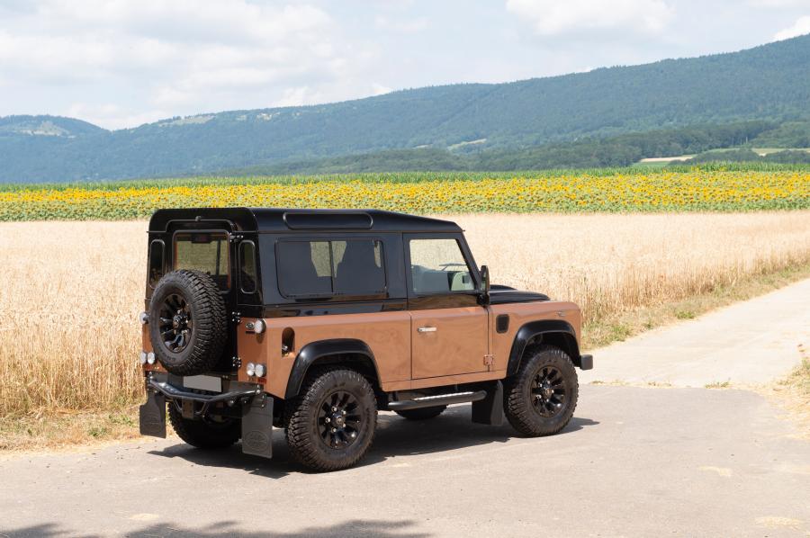  Land Rover Defender 90 Autobiography 2016 года  (фото 9 из 15)